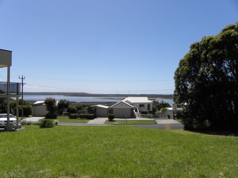 61 Lakeside Drive, Lake Tyers Beach VIC 3909