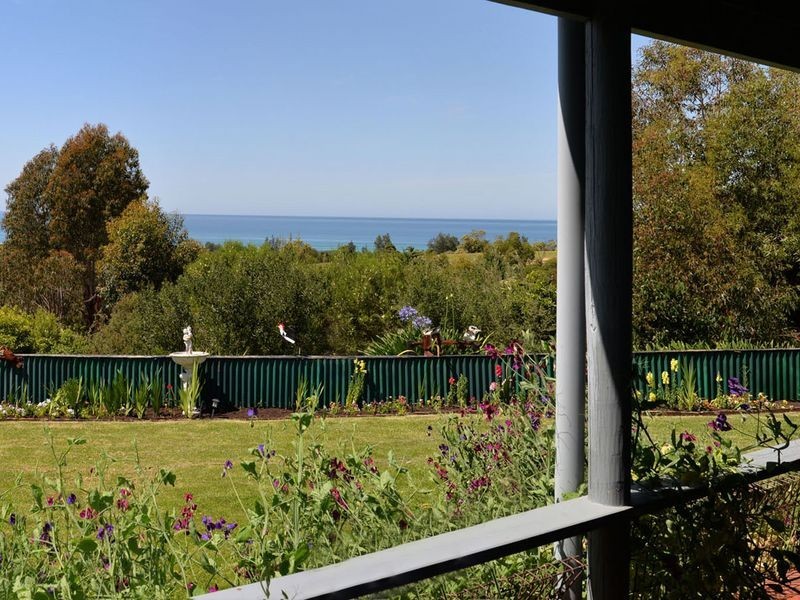 80 Lake Bunga Beach Road, Lakes Entrance VIC 3909