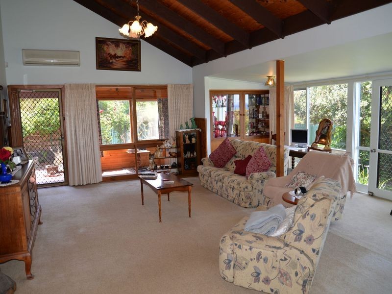 80 Lake Bunga Beach Road, Lakes Entrance VIC 3909