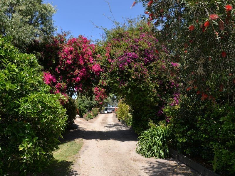 80 Lake Bunga Beach Road, Lakes Entrance VIC 3909