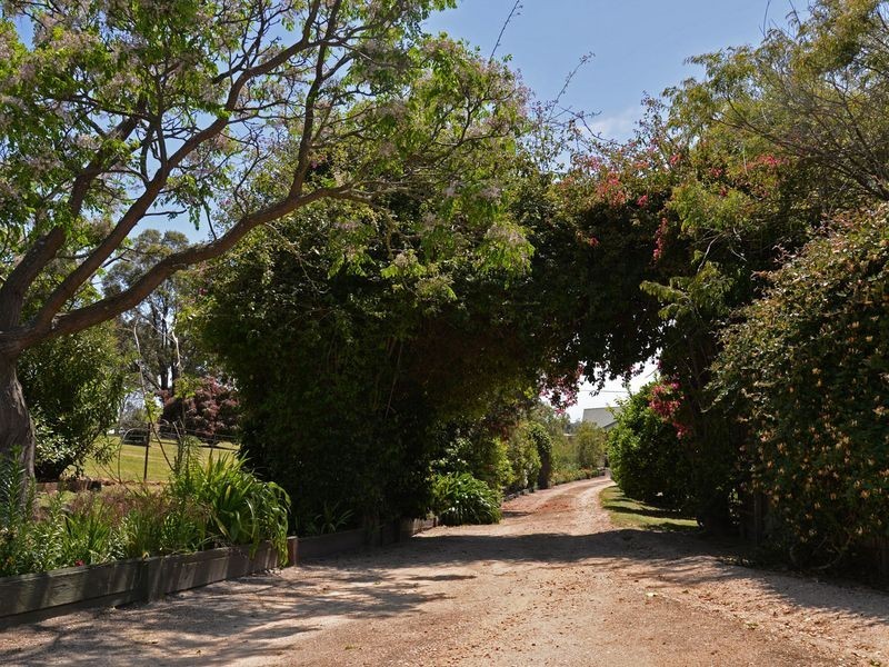 80 Lake Bunga Beach Road, Lakes Entrance VIC 3909