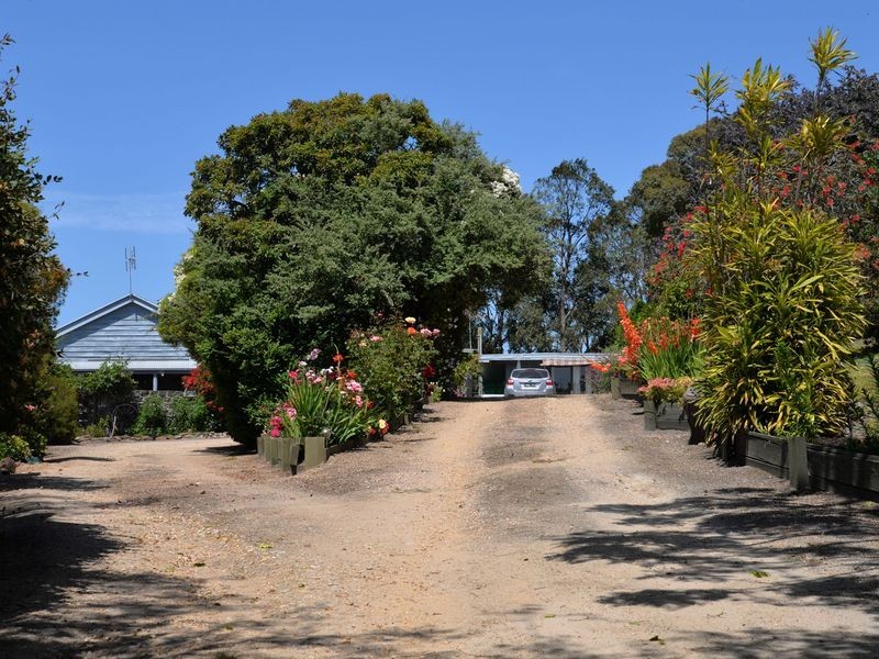 80 Lake Bunga Beach Road, Lakes Entrance VIC 3909