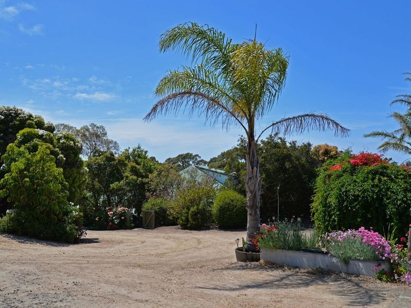 80 Lake Bunga Beach Road, Lakes Entrance VIC 3909