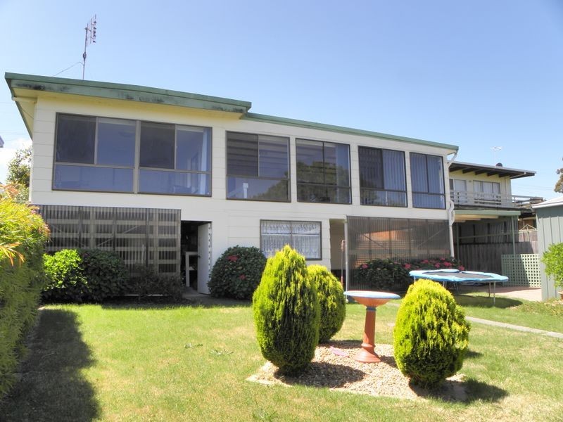 25 O’Neills Road, Lakes Entrance VIC 3909