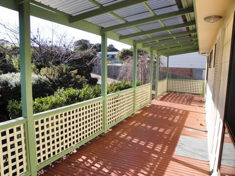 25 O’Neills Road, Lakes Entrance VIC 3909