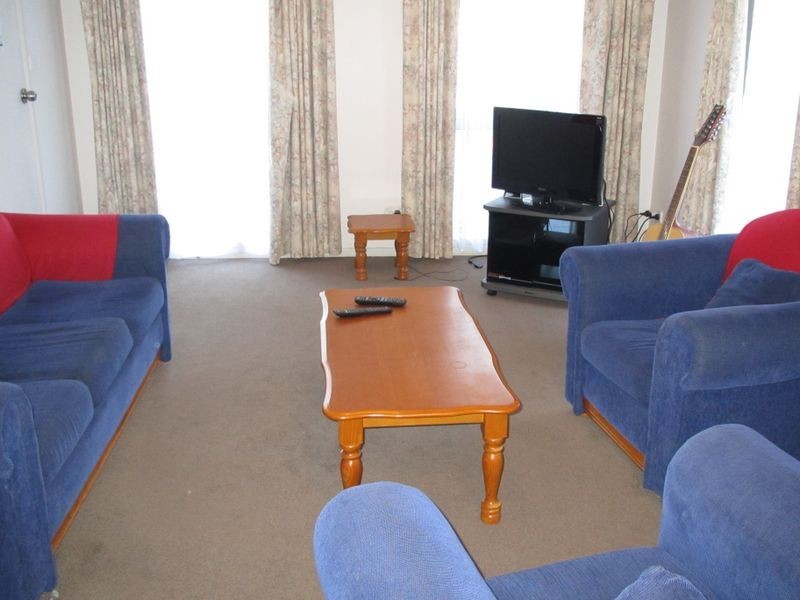 1/27 Roadknight Street, Lakes Entrance VIC 3909