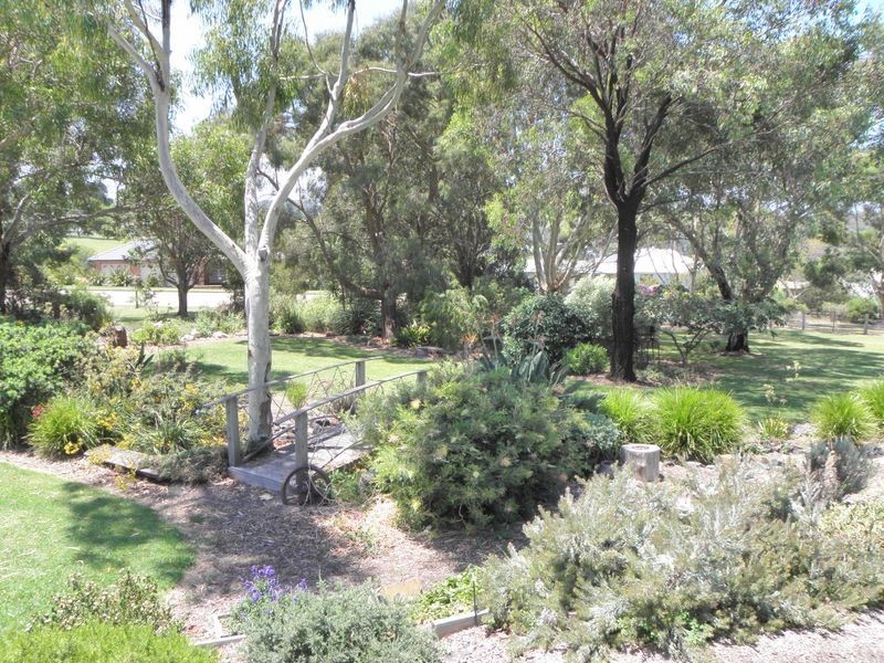 68 Lake Bunga Beach Road, Lakes Entrance VIC 3909