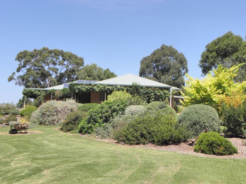 68 Lake Bunga Beach Road, Lakes Entrance VIC 3909