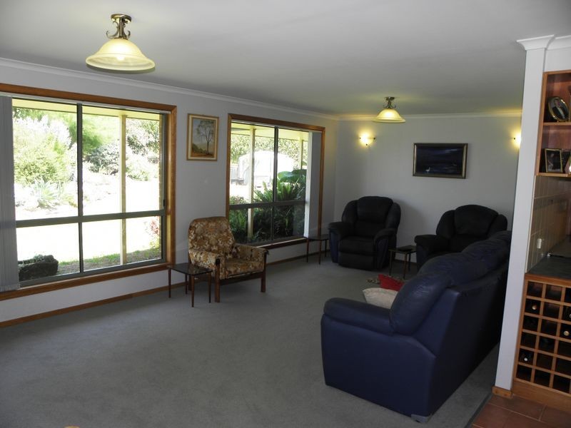 68 Lake Bunga Beach Road, Lakes Entrance VIC 3909