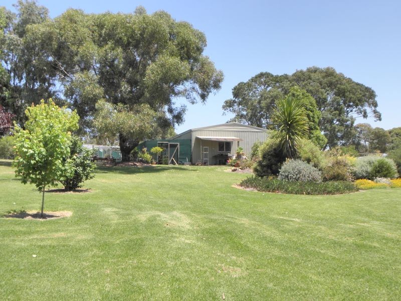 68 Lake Bunga Beach Road, Lakes Entrance VIC 3909
