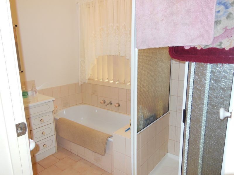 138 Thorpes Lane, Lakes Entrance VIC 3909