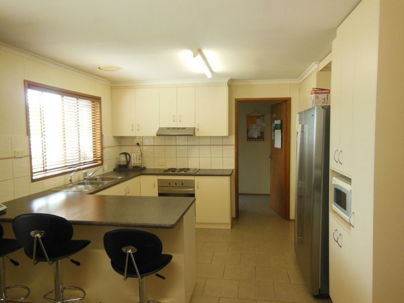 21 Heatherlea Grove, Lakes Entrance VIC 3909
