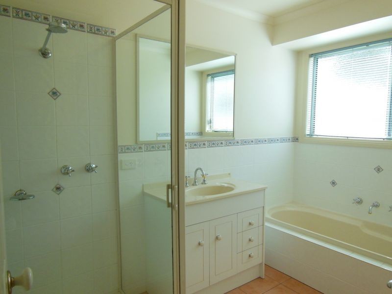 172 Thorpes Lane, Lakes Entrance VIC 3909