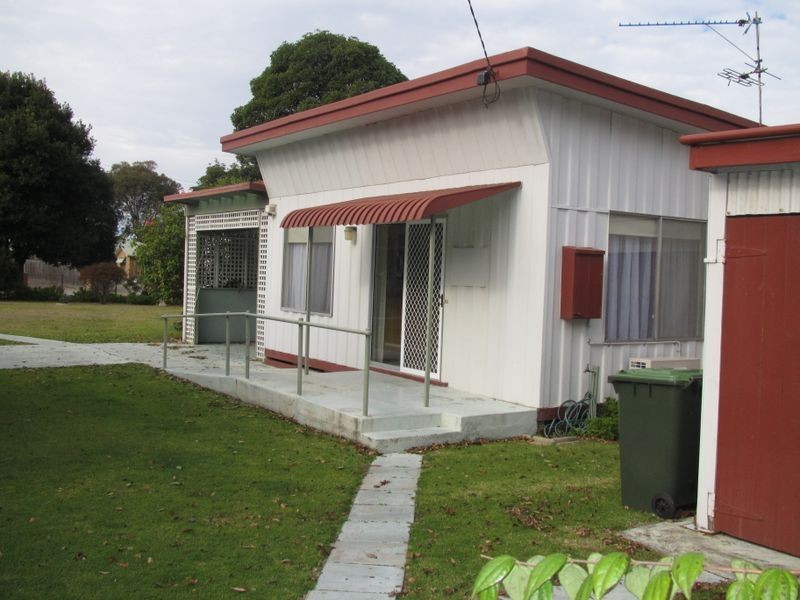 11 Jemmeson Street, Lakes Entrance VIC 3909