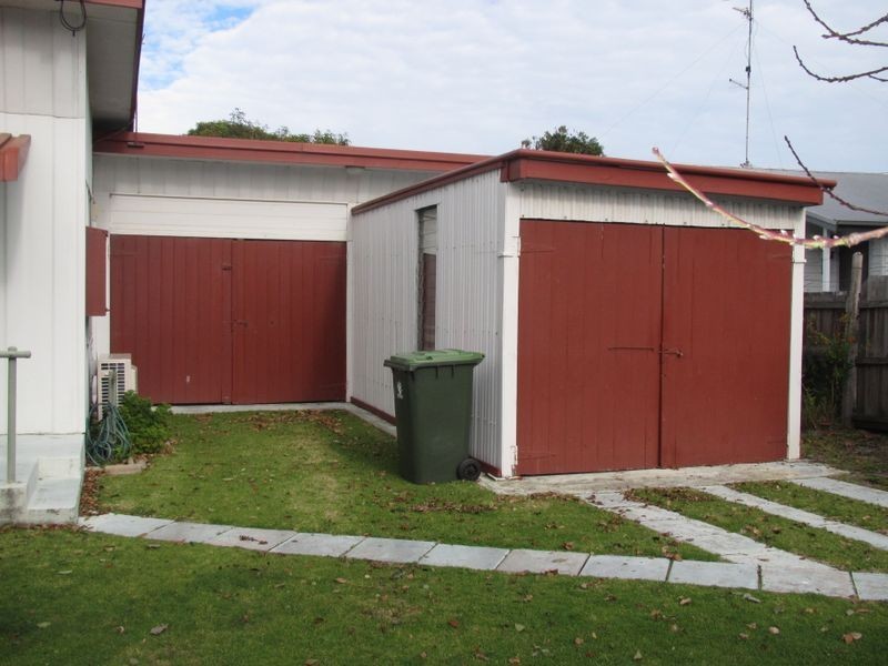 11 Jemmeson Street, Lakes Entrance VIC 3909