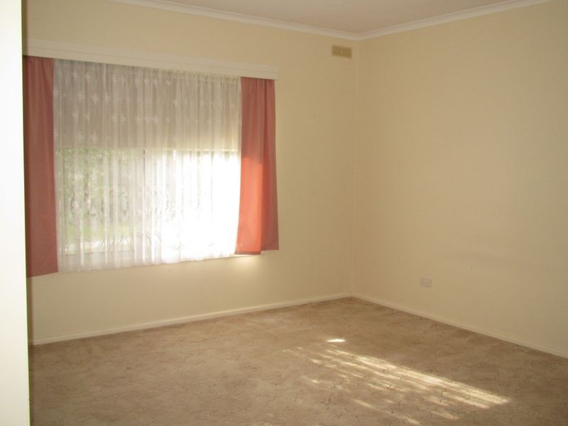 11 Jemmeson Street, Lakes Entrance VIC 3909