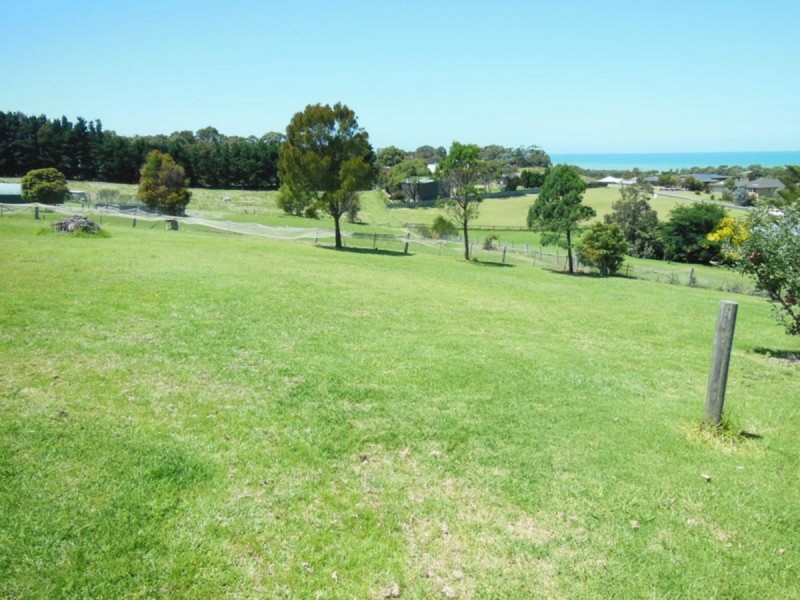 10 Reggardo Rise, Lakes Entrance VIC 3909