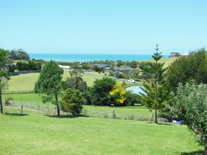 10 Reggardo Rise, Lakes Entrance VIC 3909