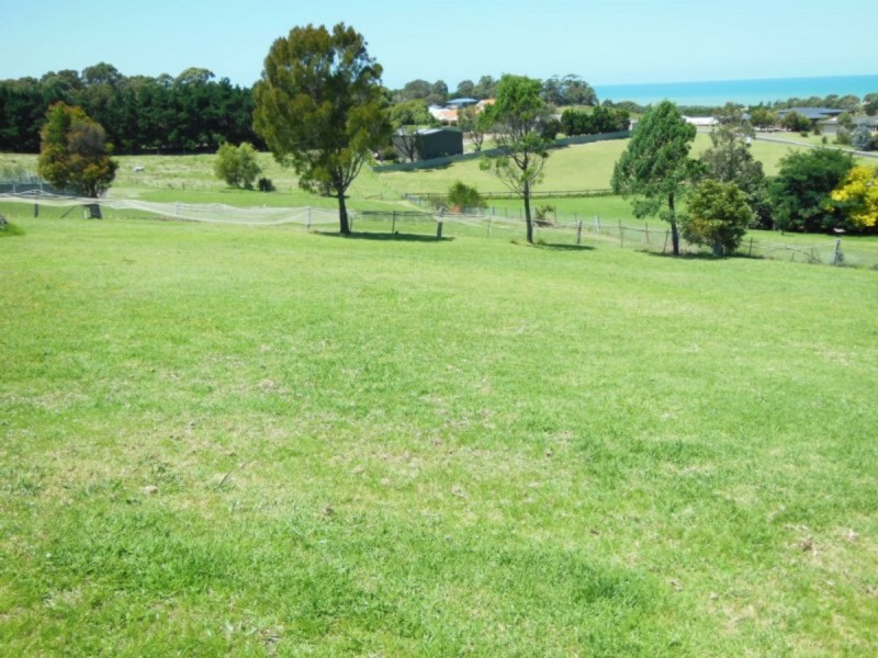 10 Reggardo Rise, Lakes Entrance VIC 3909