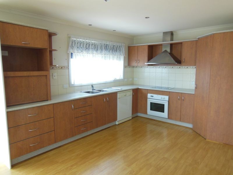 27 Abalone Avenue, Lakes Entrance VIC 3909