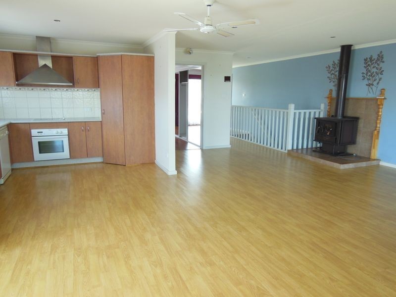 27 Abalone Avenue, Lakes Entrance VIC 3909