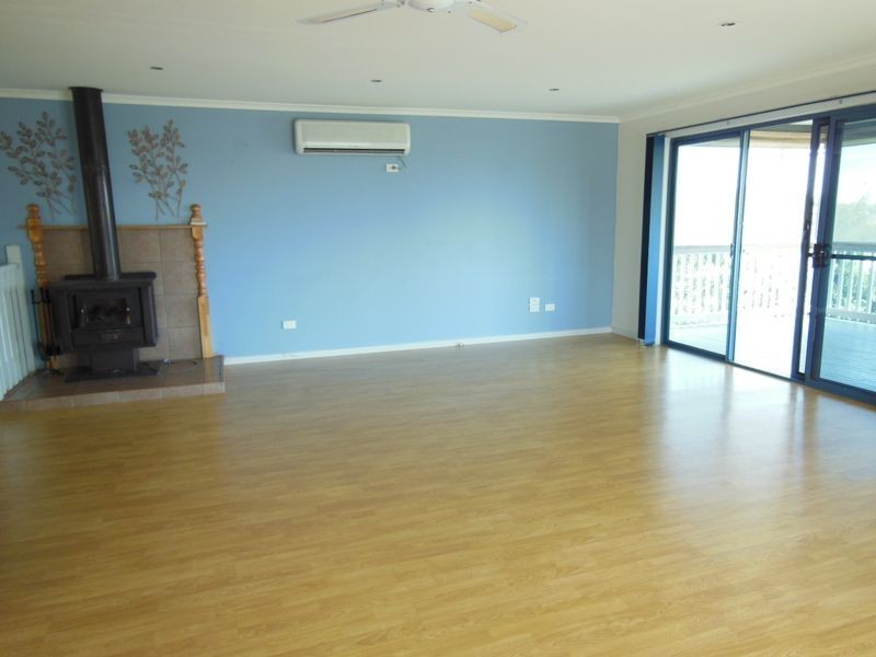 27 Abalone Avenue, Lakes Entrance VIC 3909