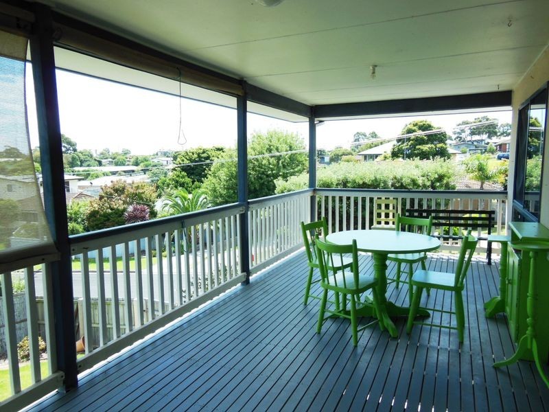 27 Abalone Avenue, Lakes Entrance VIC 3909