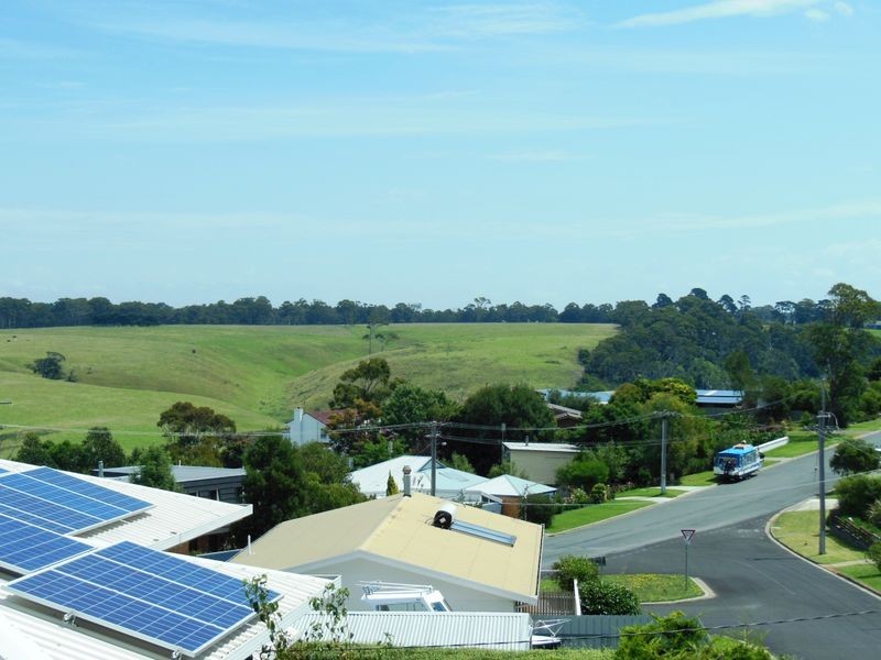 27 Abalone Avenue, Lakes Entrance VIC 3909
