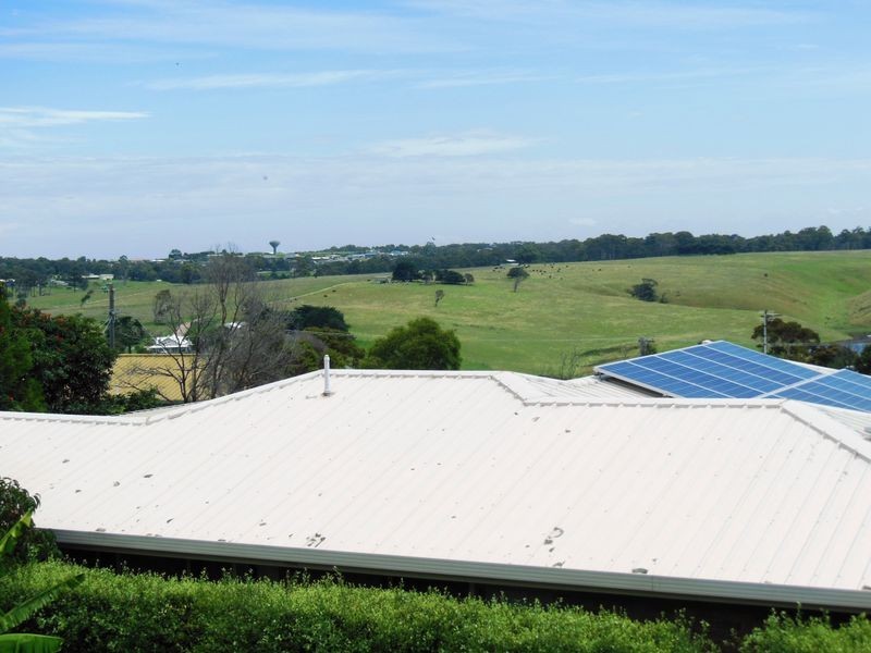 27 Abalone Avenue, Lakes Entrance VIC 3909