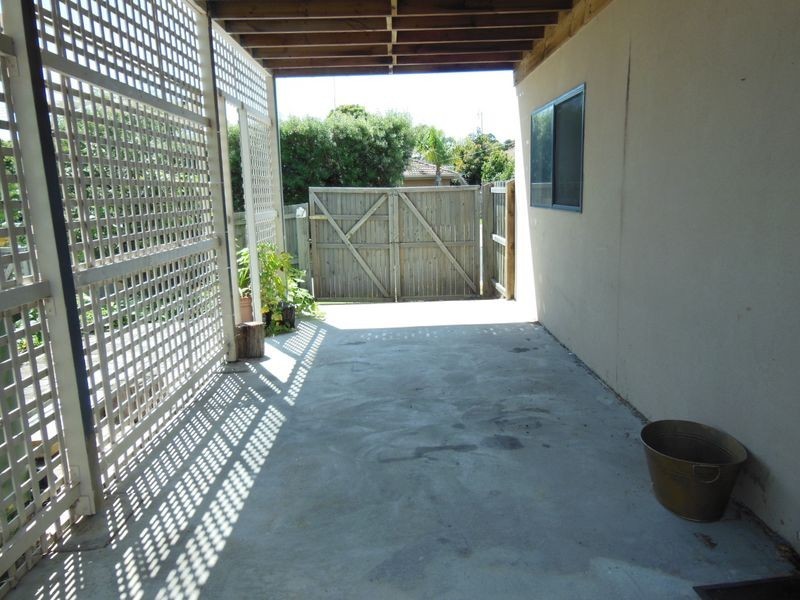 27 Abalone Avenue, Lakes Entrance VIC 3909