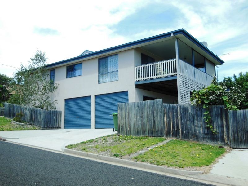 27 Abalone Avenue, Lakes Entrance VIC 3909