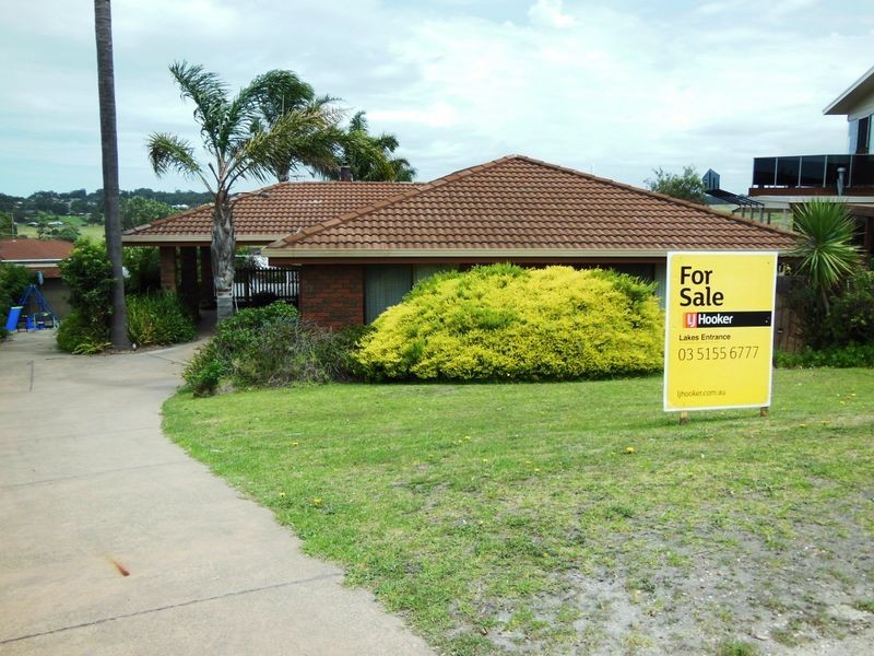 19 Abalone Avenue, Lakes Entrance VIC 3909