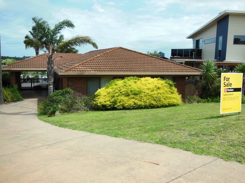 19 Abalone Avenue, Lakes Entrance VIC 3909