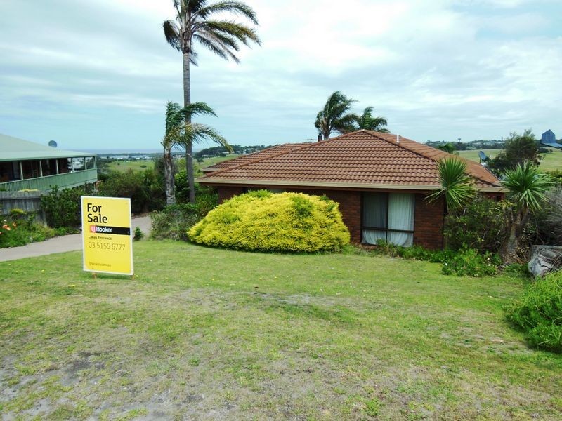 19 Abalone Avenue, Lakes Entrance VIC 3909