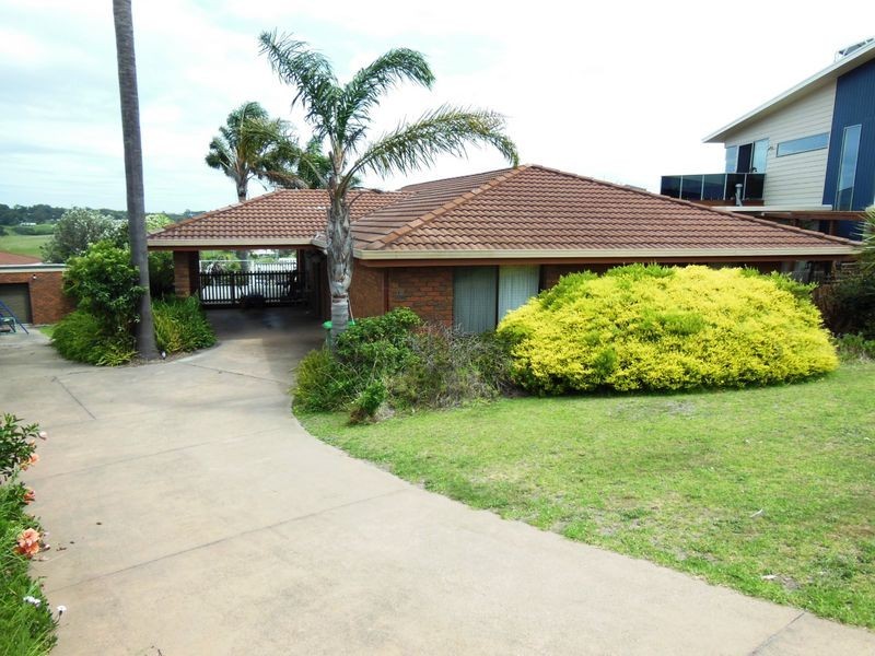 19 Abalone Avenue, Lakes Entrance VIC 3909