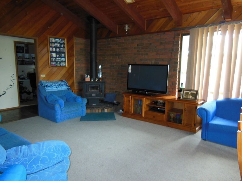 19 Abalone Avenue, Lakes Entrance VIC 3909