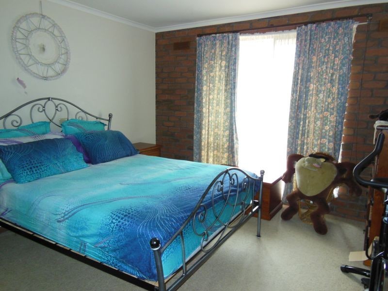 19 Abalone Avenue, Lakes Entrance VIC 3909