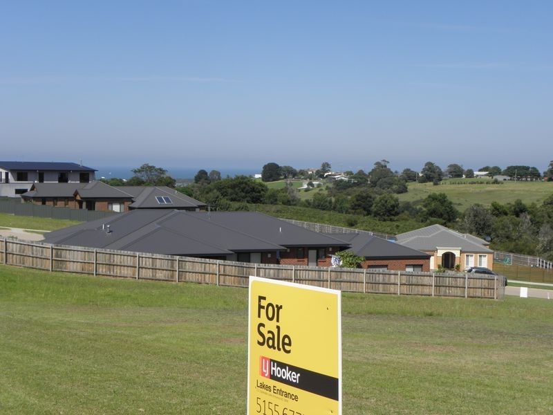 59 Country Club Drive, Lakes Entrance VIC 3909