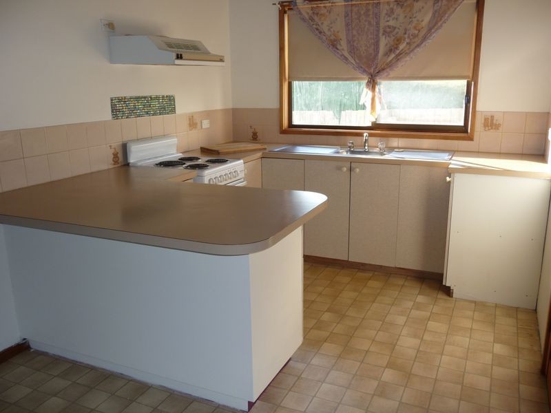 4 Albatross Road, Lakes Entrance VIC 3909