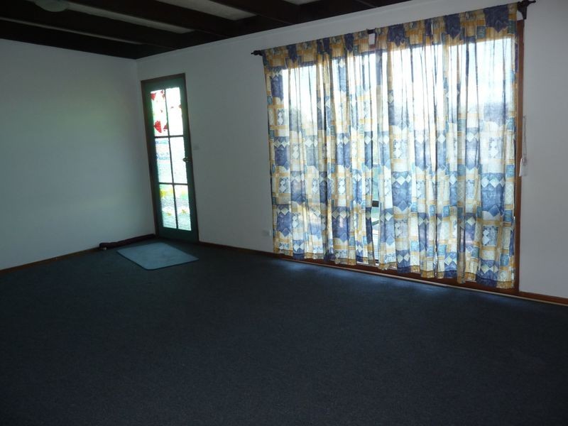 4 Albatross Road, Lakes Entrance VIC 3909