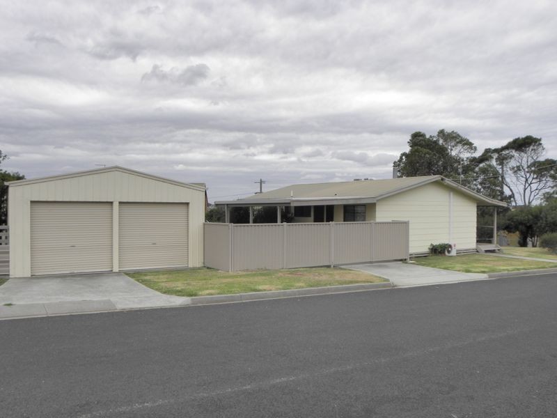 67 Lakeside Drive, Lake Tyers Beach VIC 3909