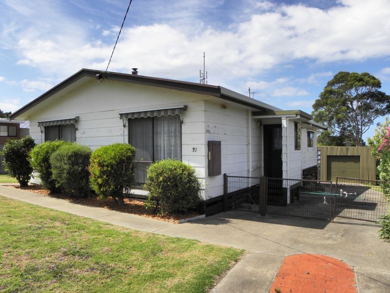 31 Lakeview Drive, Lakes Entrance VIC 3909
