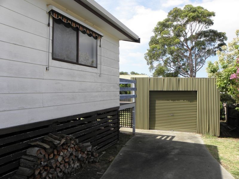 31 Lakeview Drive, Lakes Entrance VIC 3909