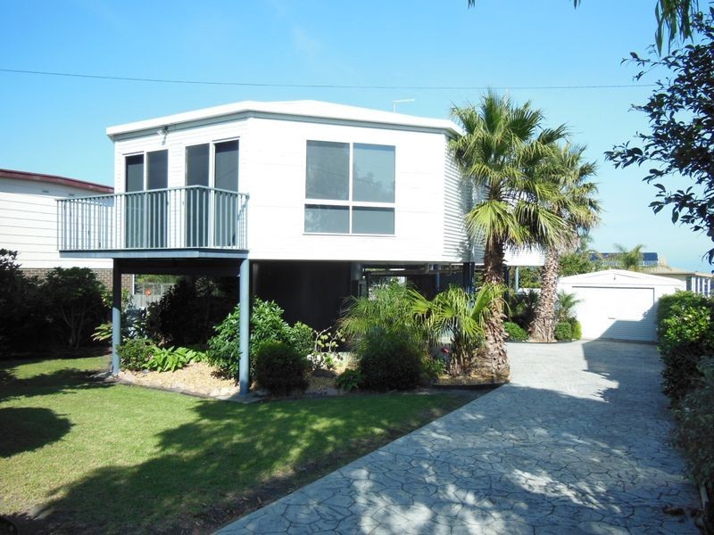 20 Lakeside Drive, Lake Tyers Beach VIC 3909