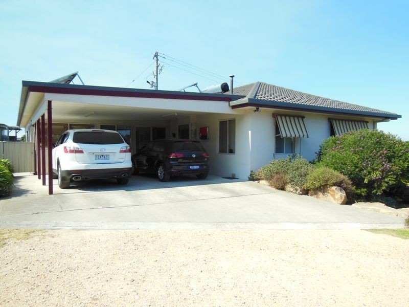 90 Palmers Road, Lakes Entrance VIC 3909