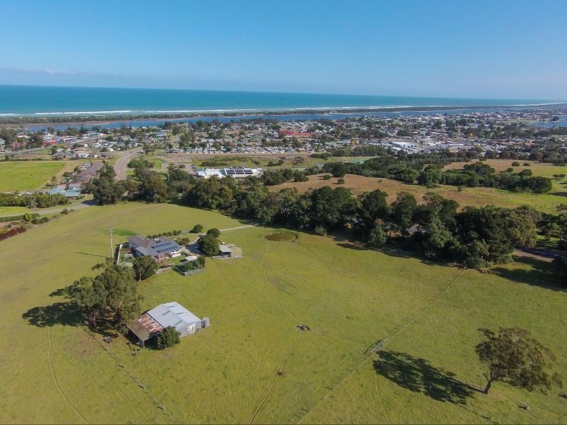 90 Palmers Road, Lakes Entrance VIC 3909