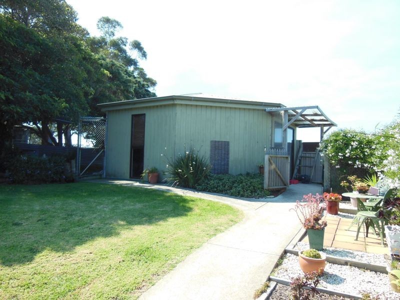 90 Palmers Road, Lakes Entrance VIC 3909