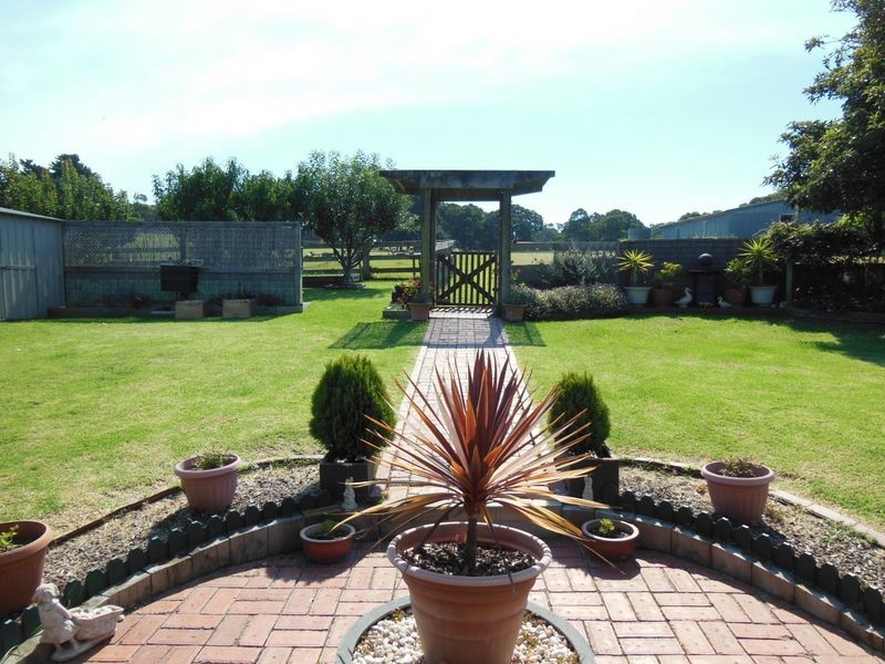 90 Palmers Road, Lakes Entrance VIC 3909