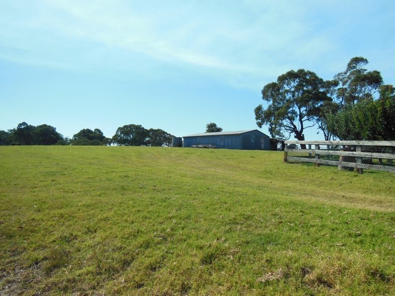 90 Palmers Road, Lakes Entrance VIC 3909