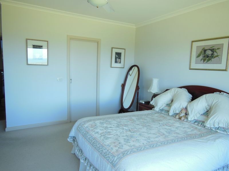 90 Palmers Road, Lakes Entrance VIC 3909